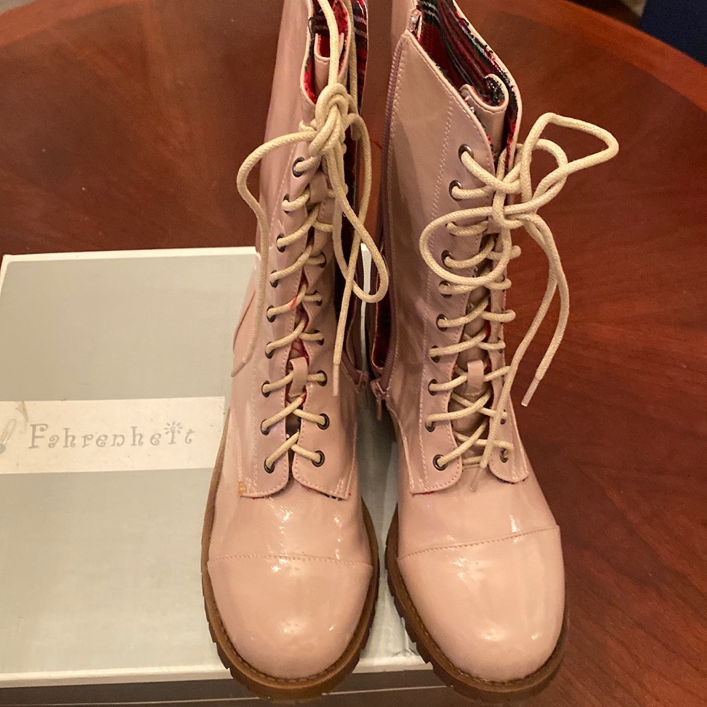 🦊 Fahrenheit pink combat boots. Shiny and almost new.